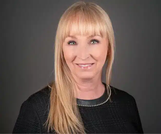 Laura Hosler Headshot